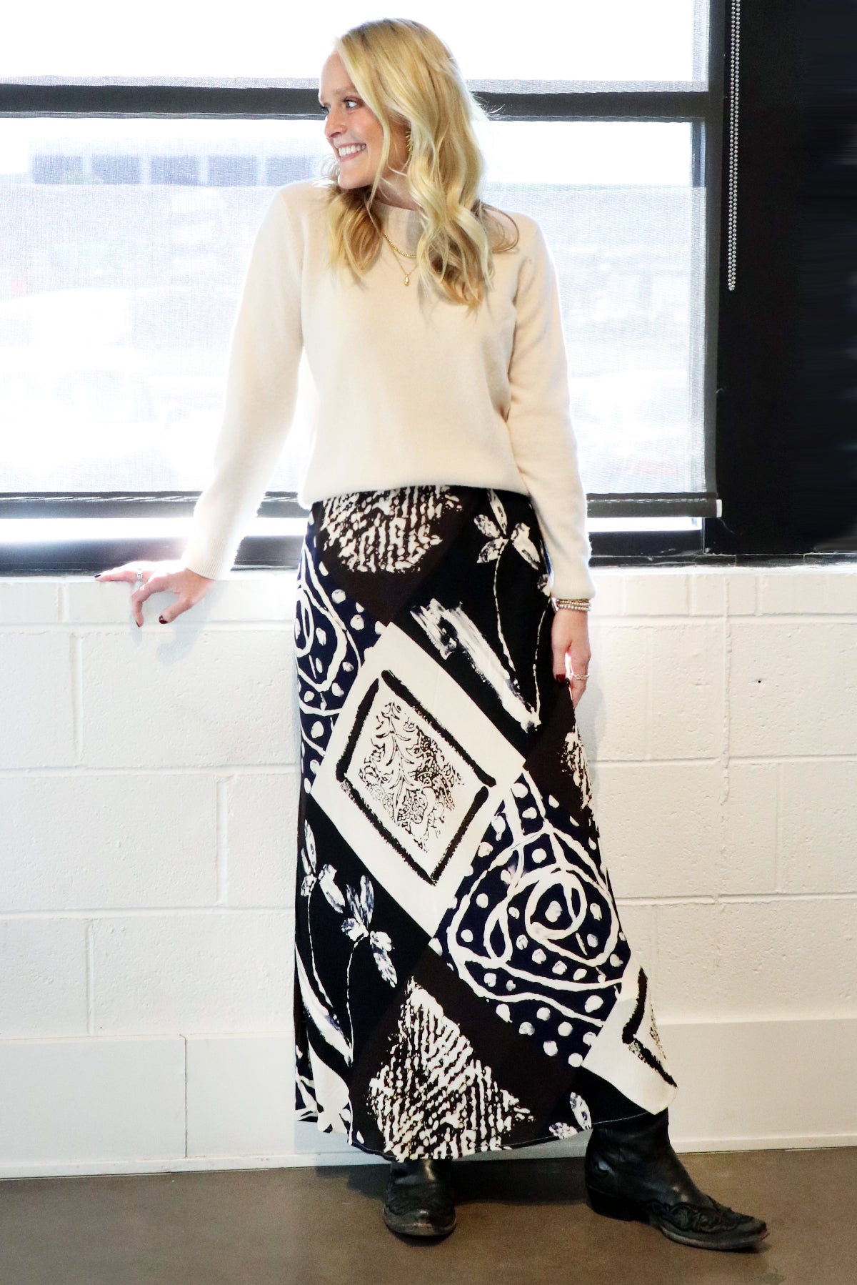 Pull On Slim Skirt Asian Abstract Print